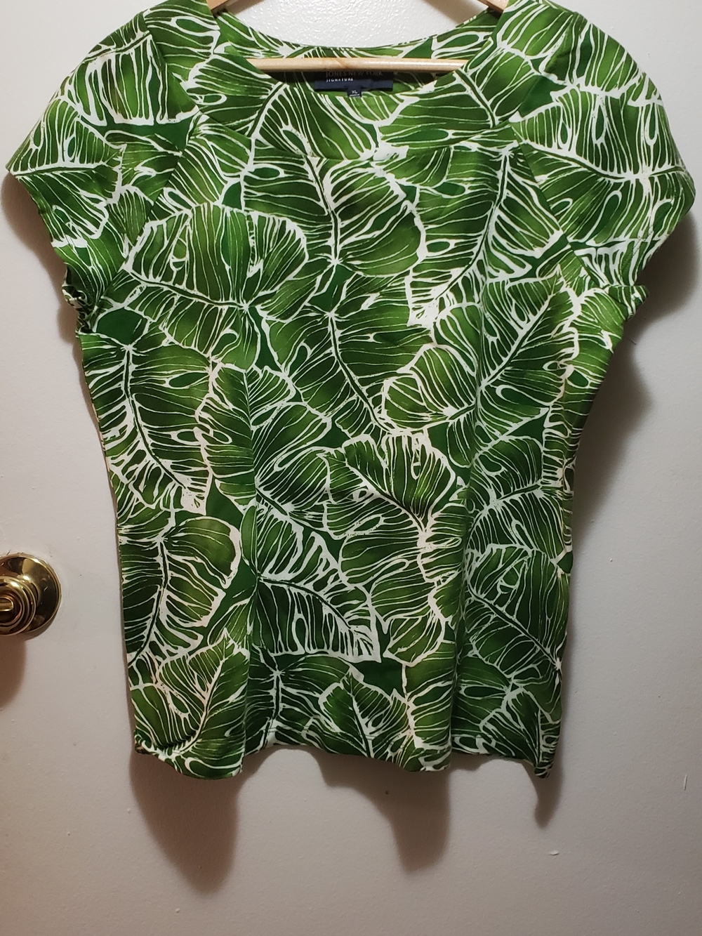 Jones New York Green and White Leaf-Print Short Sleeve Blouse